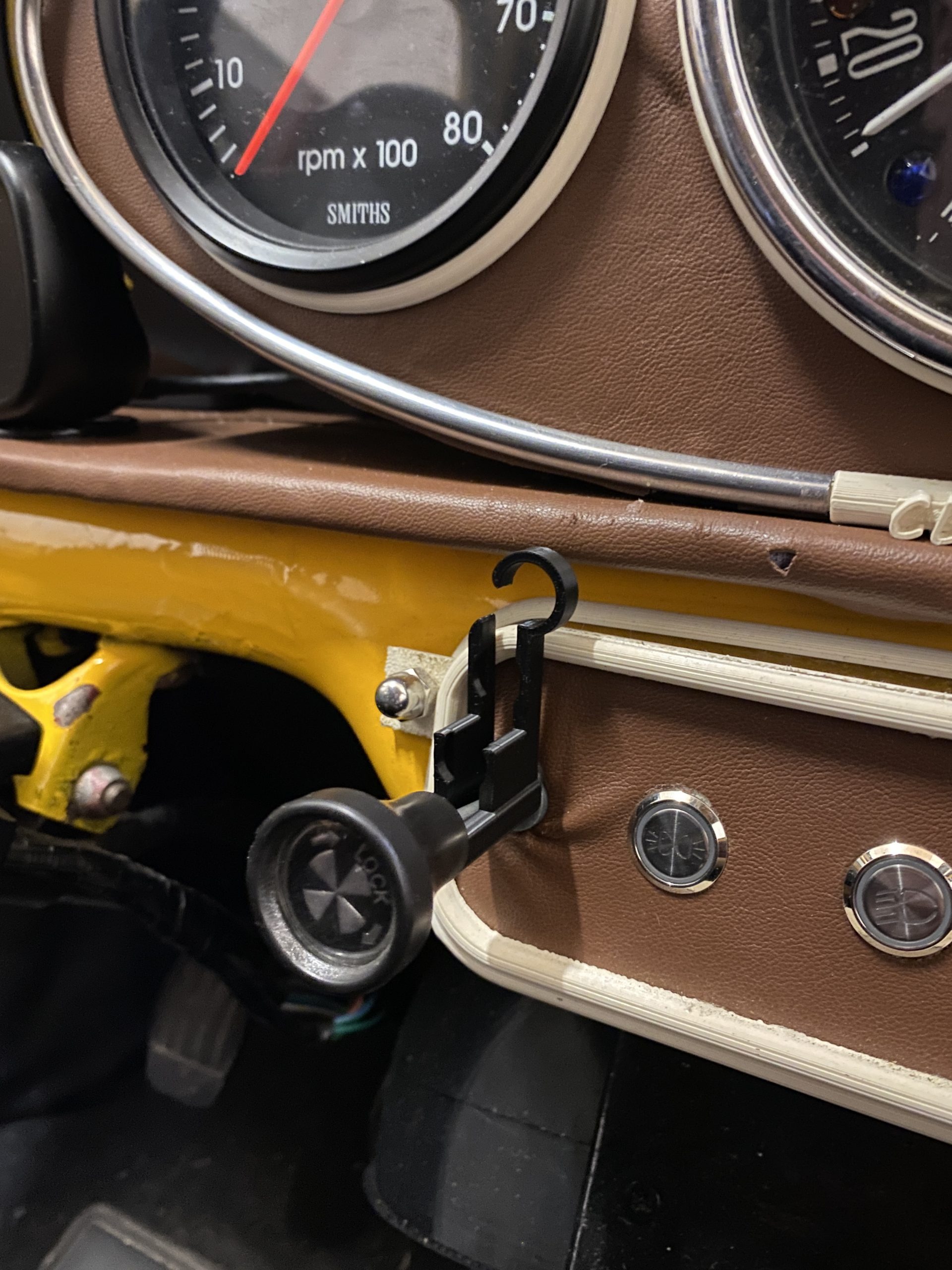 Choke Houder Classic Mini – Compact & Origineel Design voor Onder Dashboard - Afbeelding 2