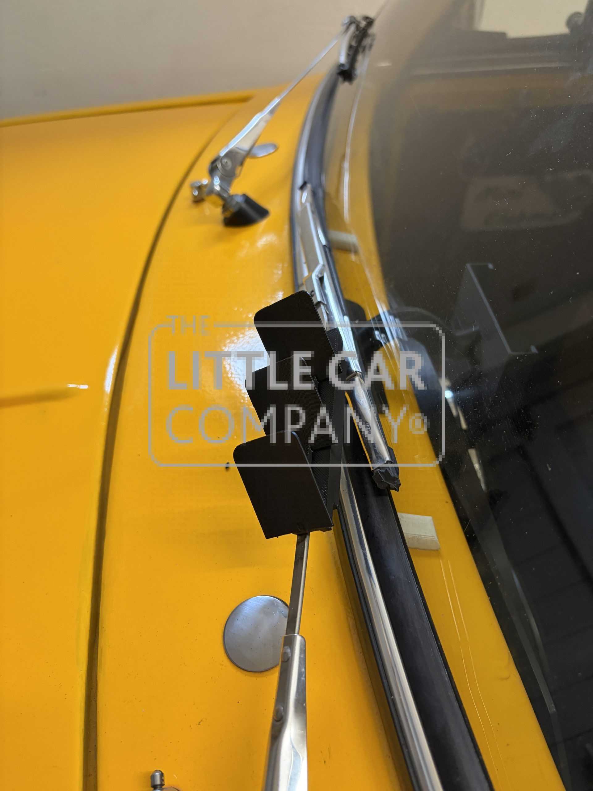 Classic Mini Wiper Arm Wind Deflectors – Retro 3-Fin Style (Pair) zwart