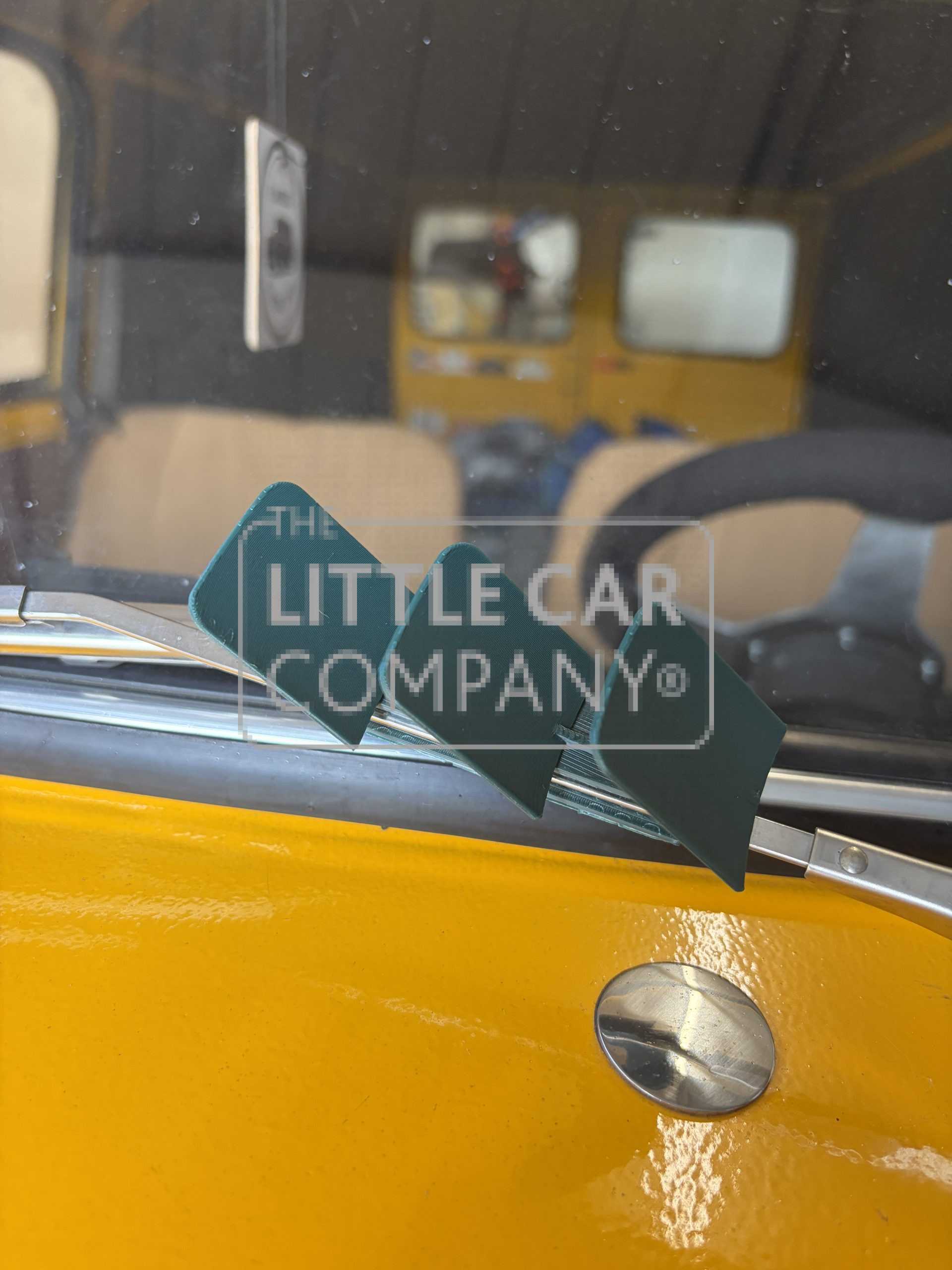 Classic Mini Wiper Arm Wind Deflectors – Retro 3-Fin Style (Pair) groen